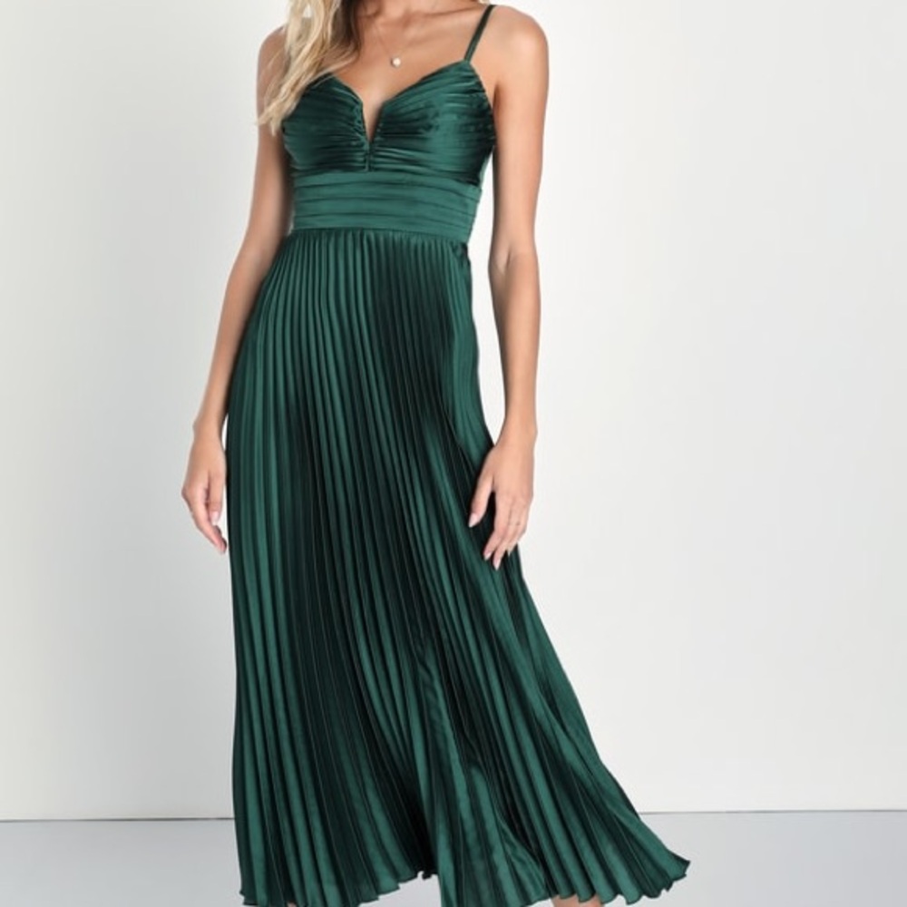 Lulu's Deep Green Pleated Midi Dress